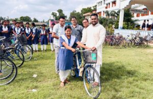 সবুজ সাথীর সাইকেল বিলি