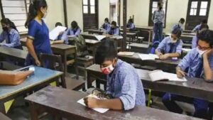 পুলিশের সাহায্যে পরীক্ষা দিতে পারলো উচ্চ মাধ্যমিক পরীক্ষার্থী