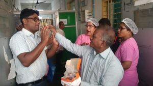 কাঁথি হাসপাতালের টেকনশিয়ানকে সম্বর্ধনা