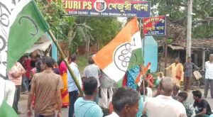 খেজুরির তৃণমূল কর্মীর বাড়িতে আগুন: থানা ঘেরাও ও পথ অবরোধ